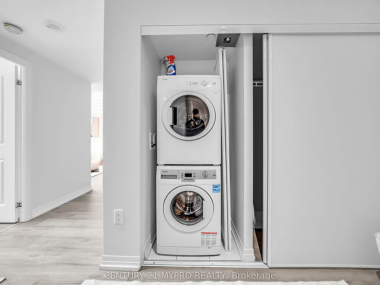 251 Jarvis St #315 — Photo 35
