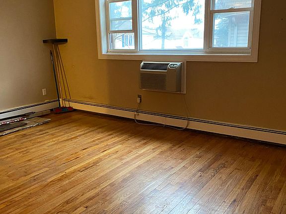 2nd image of 186 Greenleaf Ave APT 19B