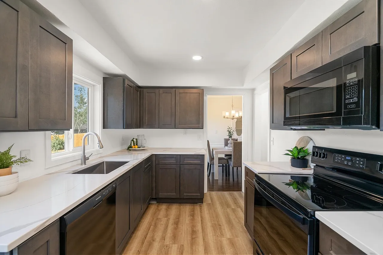 5 bed, 2088 sqft, $2,950 — Photo 4