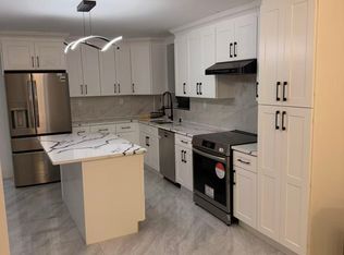 19 Vulcan St #1, Staten Island, NY 10305