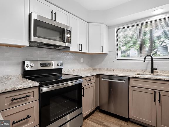 5th image of 72 Heather Ct
