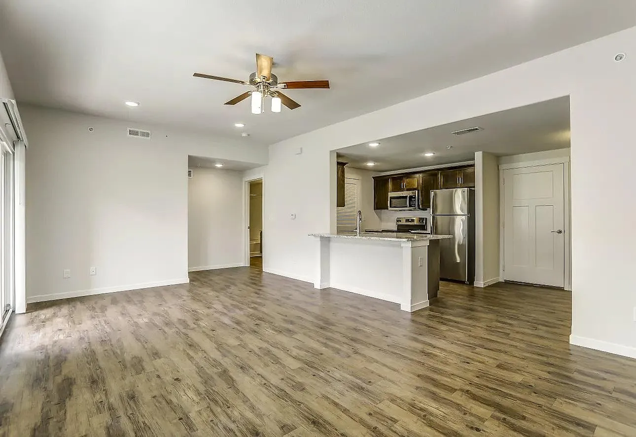 West End Apartments — Photo 3