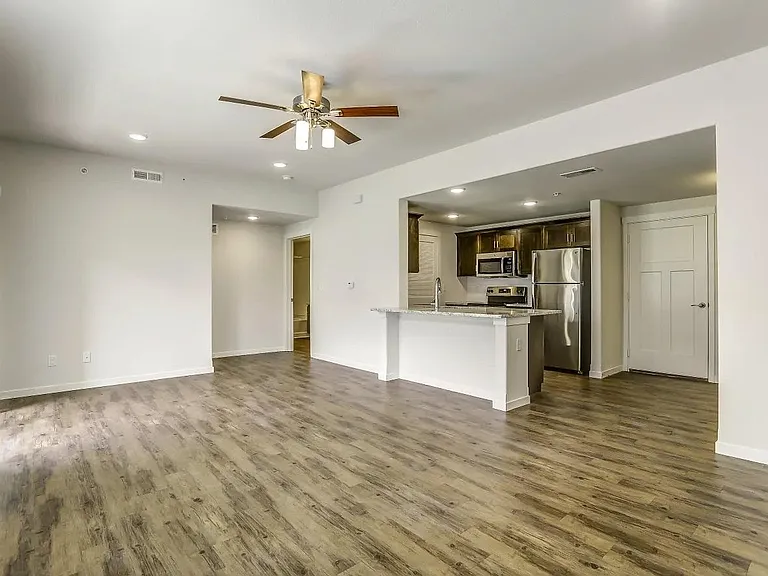 West End Apartments — Photo 3