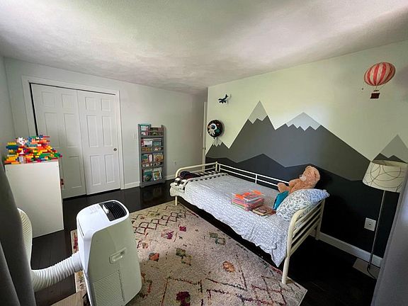 2nd bedroom