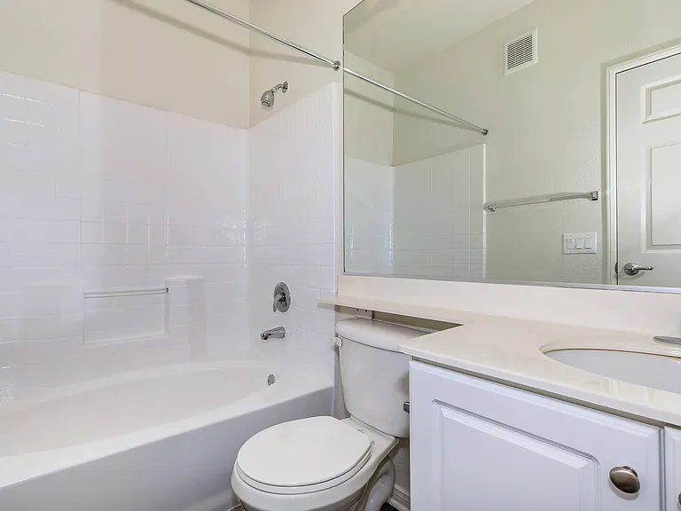 Laurel Glen Apartment Homes — Photo 29