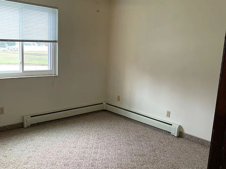 2712 E Rosser Ave — Photo 7
