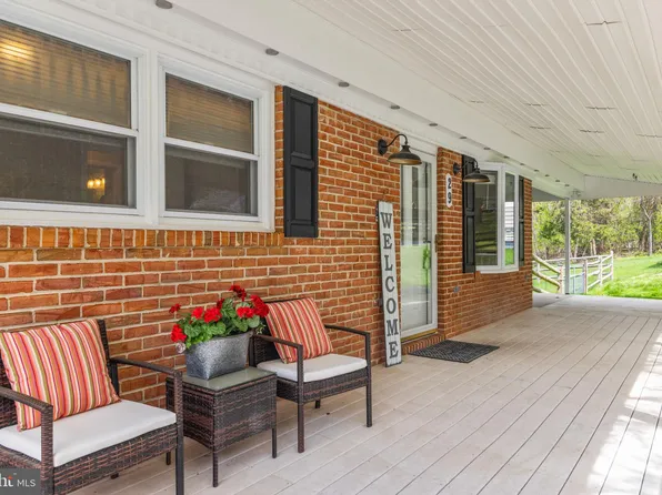 29 Old Chestnut Dr, Harpers Ferry, WV 25425