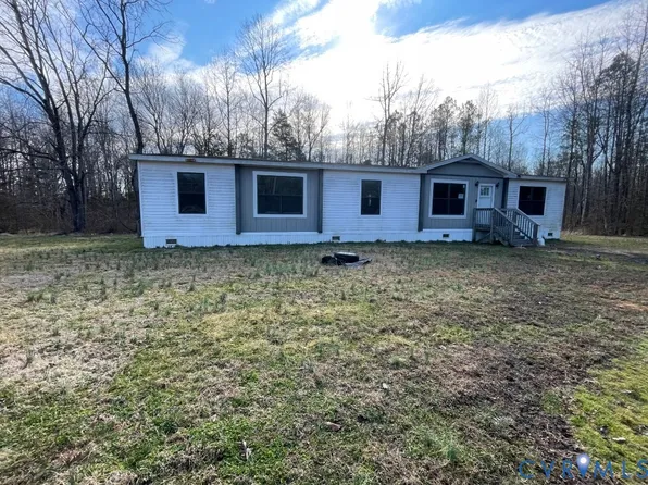 97 Buster Ln, West Point, VA 23181
