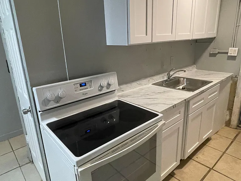 541 Washington Ave #9 — Photo 3