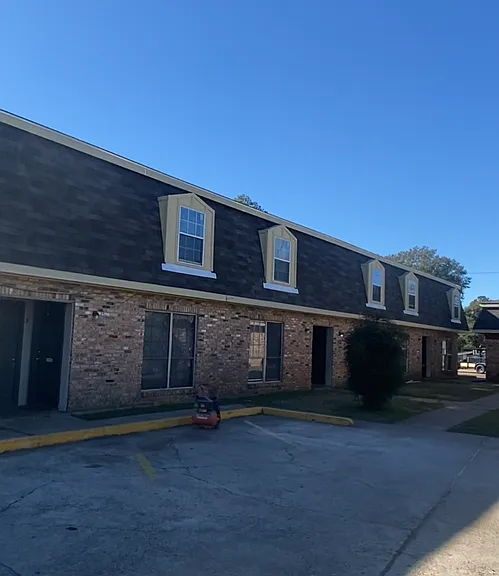 2401 NW Evangeline Thwy — Photo 7