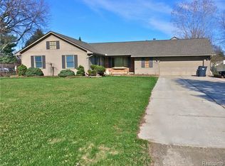 38490 Hamon St, Harrison Township, MI 48045