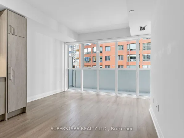 77 Mutual St #611, Toronto, ON M5B 0B9