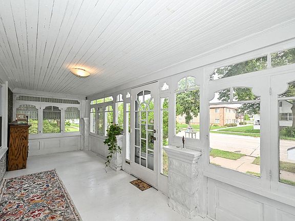 2nd image of 1617 Milwaukee AVENUE