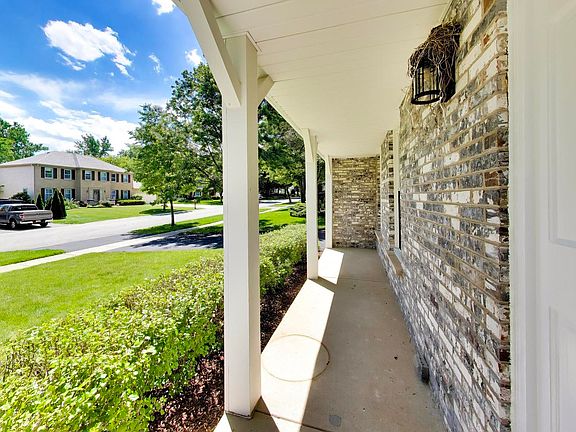 4th image of 5502 Groveside Ln