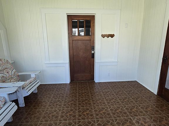 4th image of 425 Ash St