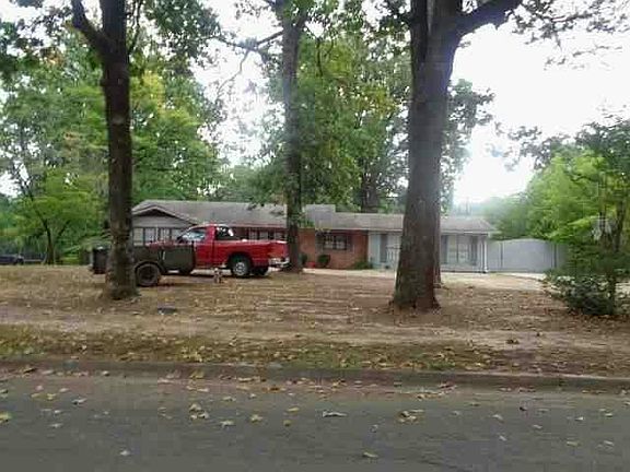 3rd image of 1073 Westwood Rd