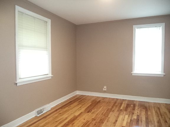 3rd image of 9423 S Central Ave