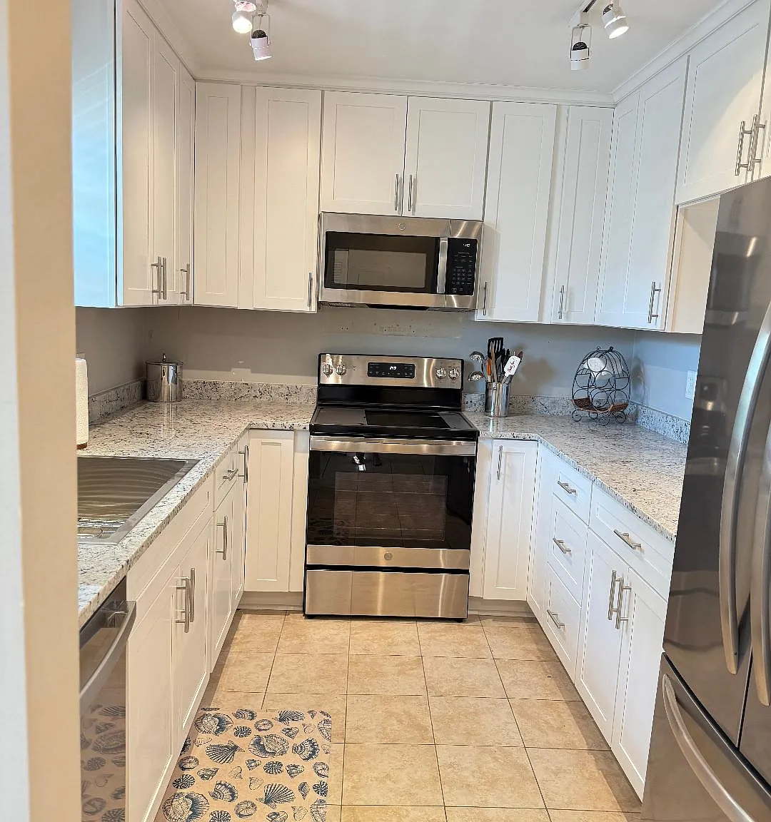 2 bed, 1070 sqft, $2,400 — Photo 2