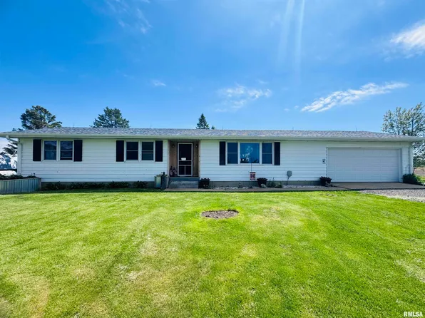 73 1st St, Sciota, IL 61475