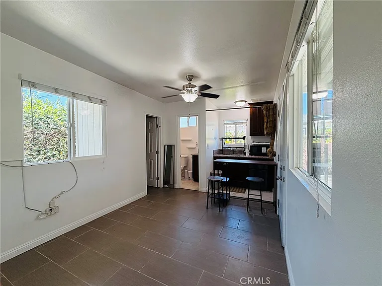 1525 W Houston Ave — Photo 12