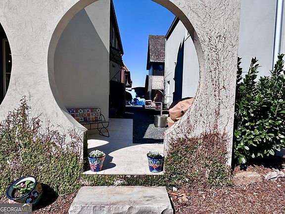 4th image of 295 Breakspear Ln