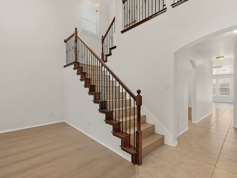 781 Lancashire Ln — Photo 18