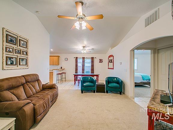 4th image of 1045 W Lionheart St