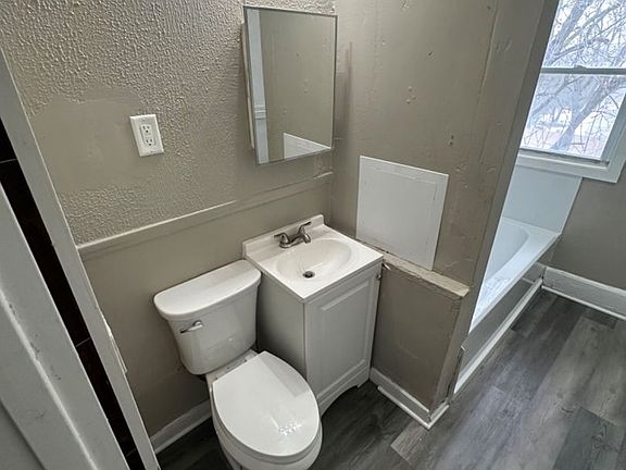 3rd image of 138-140 E Chambers St #138