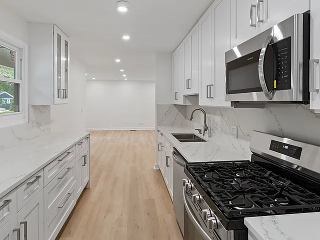 329 Marion Ct — Photo 29