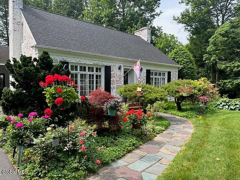 3rd image of 2254 Algonquin Road