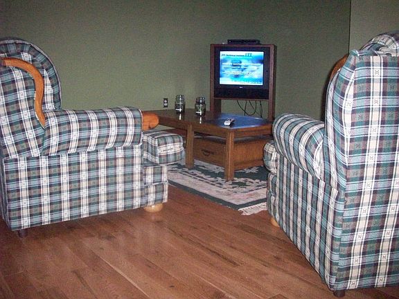 Updated hardwood floor in LR