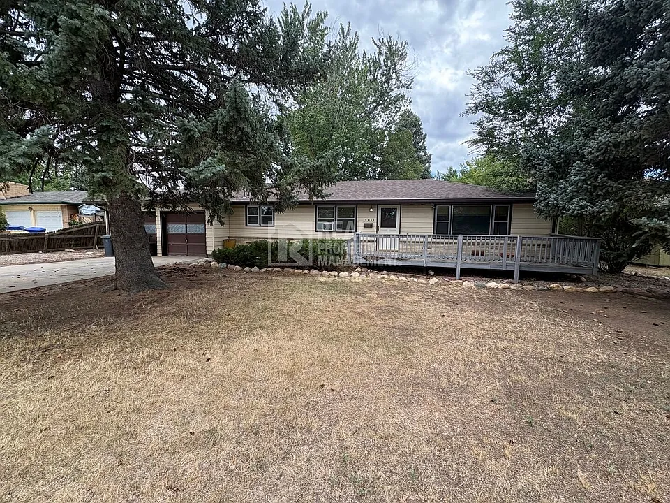 2611 Lakecrest Pl