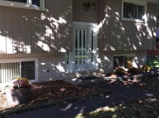 4192 Woodstock Rd, Waterford, MI 48328