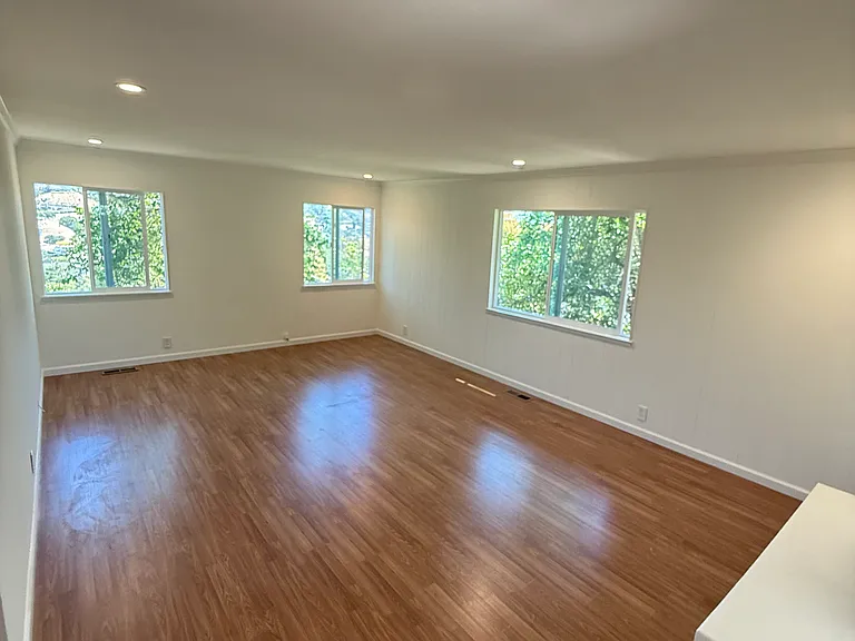 35 Longwood Dr — Photo 11