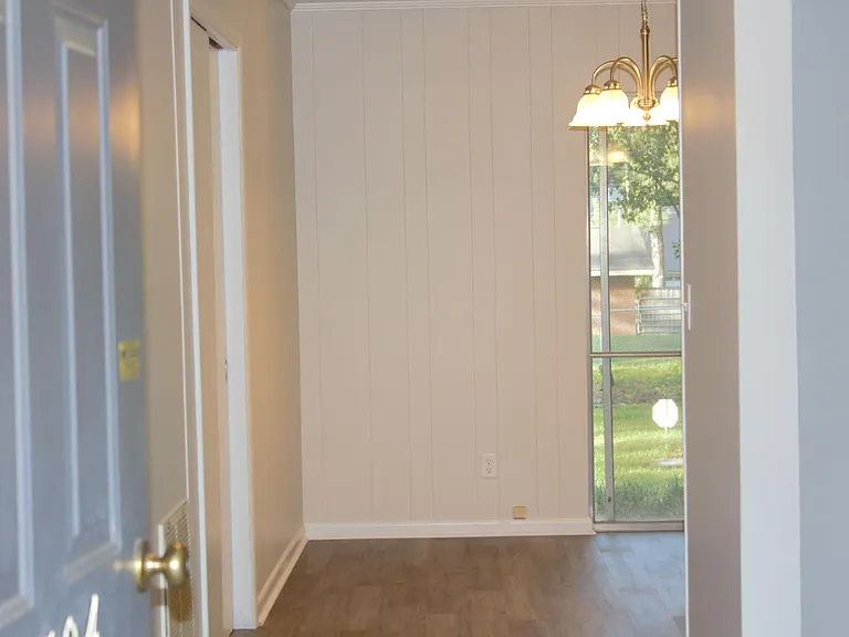 2504 Choctaw St — Photo 3