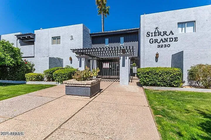 3230 E Pinchot Ave #2