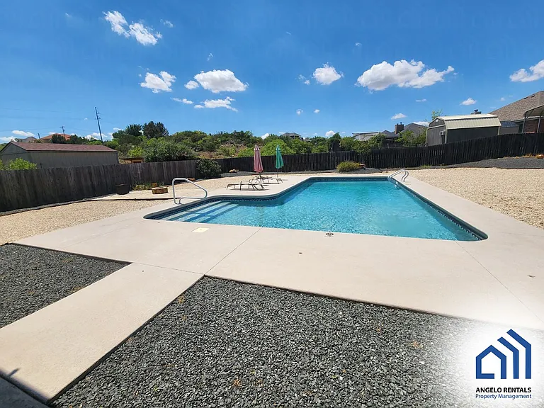 801 Hunters Glen Rd — Photo 3