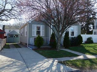 42 Ivanhoe St, Cranston, RI 02910