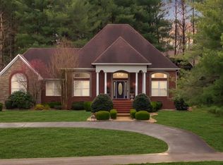 11 Whispering Pine Ln, Scottsville, KY 42164