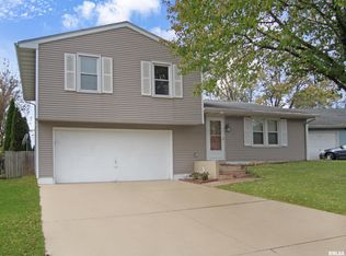 4437 W Castleton Rd, Peoria, IL 61615