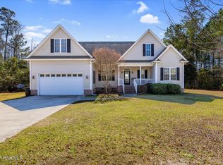 916 Sloop Point Loop Rd, Hampstead, NC 28443