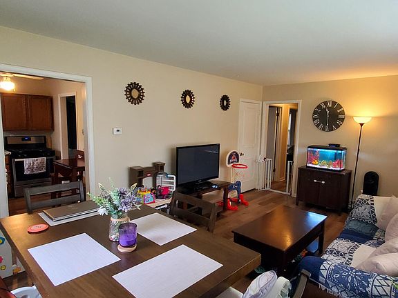 5th image of 2908 Emerald Dr