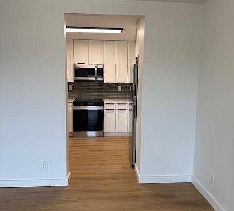 4th image of 205 Yoakum Pkwy Unit 1016