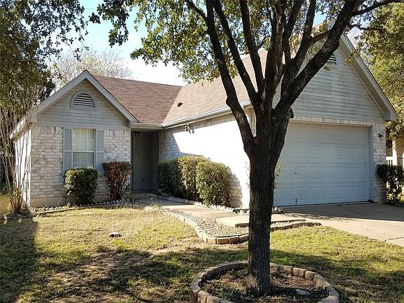 2nd image of 1601 Parkwood Dr