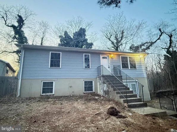 426 Seagull Ln, Lusby, MD 20657
