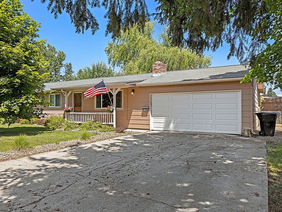 1st image of 247 Rosewood Dr