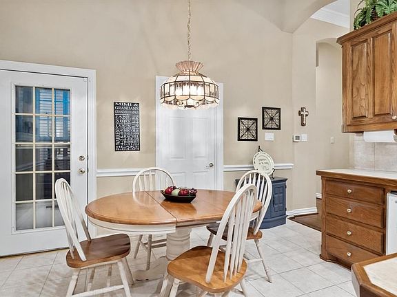 4th image of 3769 Park Pl