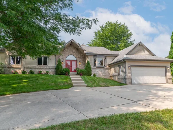 16520 W Heatherly DRIVE, New Berlin, WI 53151