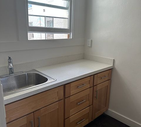 4th image of 729 Mason St APT 3