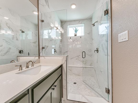 4th image of 2133 Lovedale Ave Unit 202
